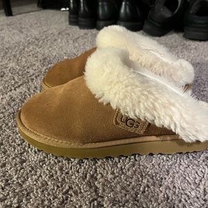 UGG Cluggete slippers in chestnut size 6 womens.